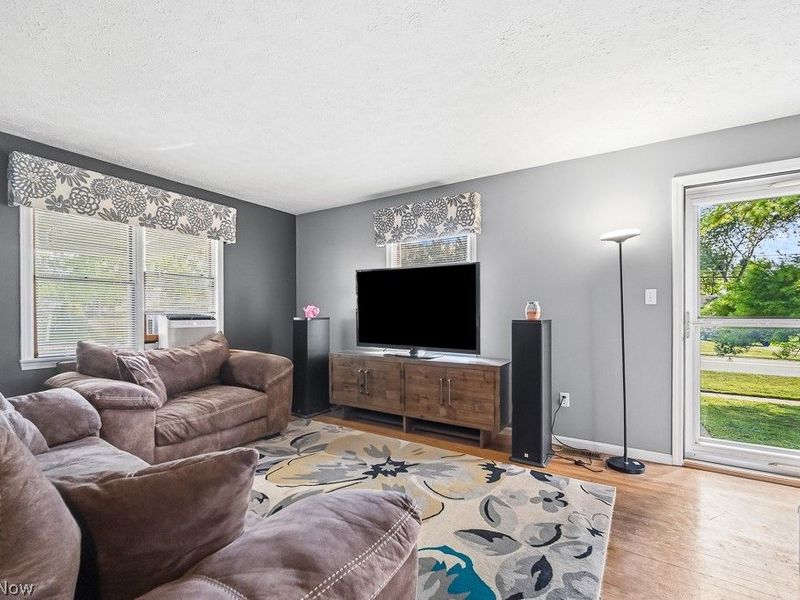 687 Elyria Avenue, Amherst, OH 44001 Photo 12