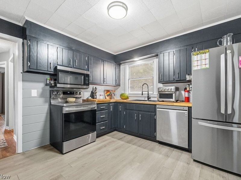 687 Elyria Avenue, Amherst, OH 44001 Photo 14