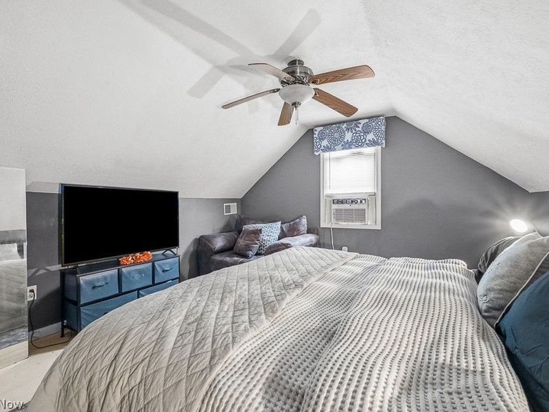 687 Elyria Avenue, Amherst, OH 44001 Photo 23