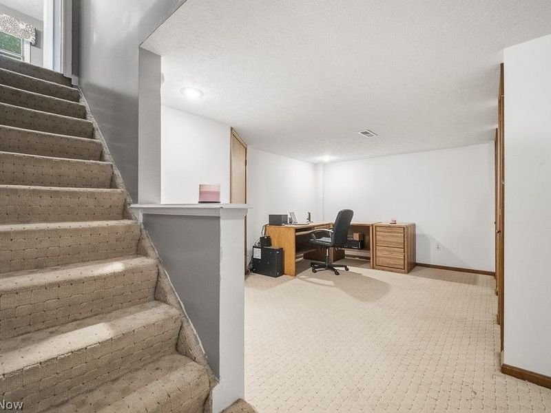 687 Elyria Avenue, Amherst, OH 44001 Photo 31