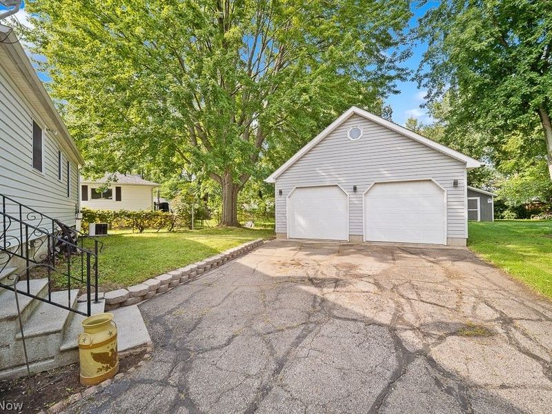 687 Elyria Avenue, Amherst, OH 44001 Photo 7