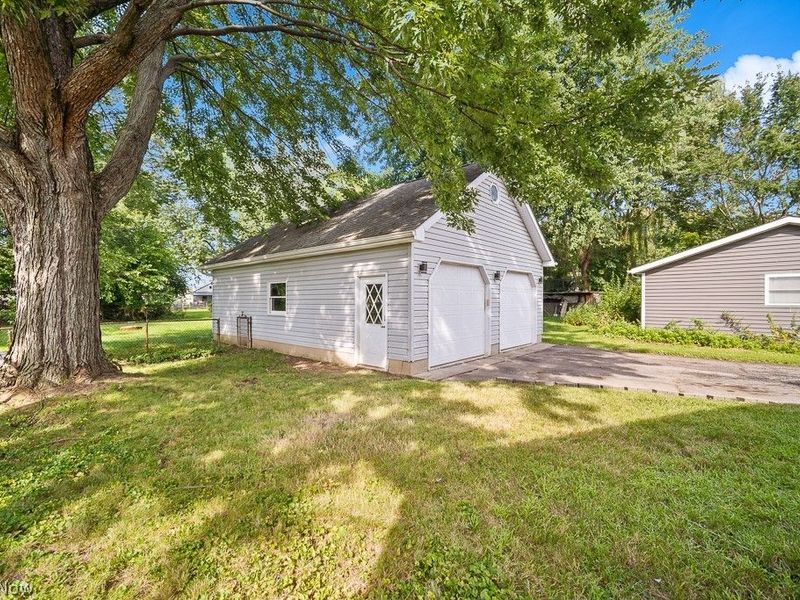687 Elyria Avenue, Amherst, OH 44001 Photo 8