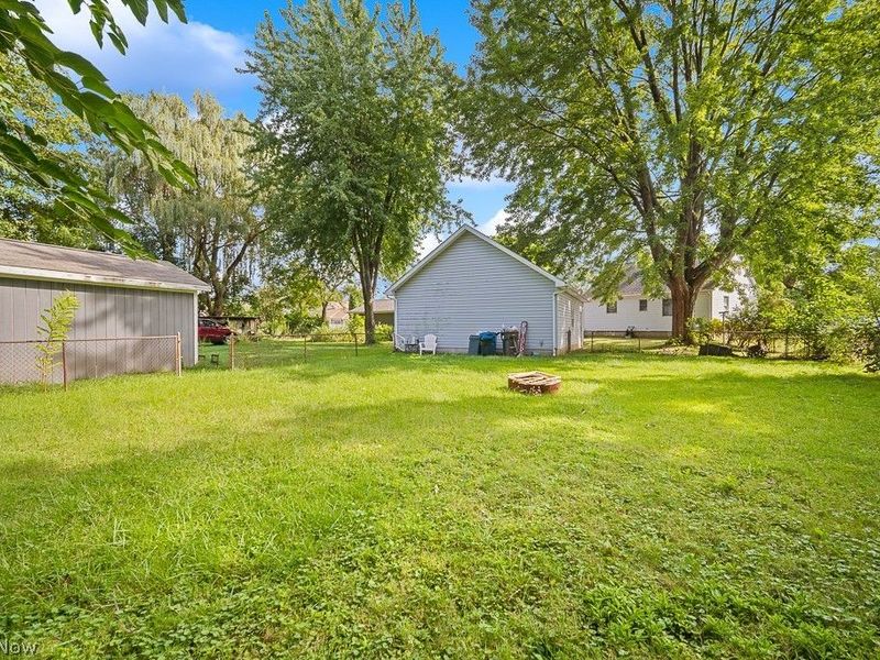 687 Elyria Avenue, Amherst, OH 44001 Photo 9