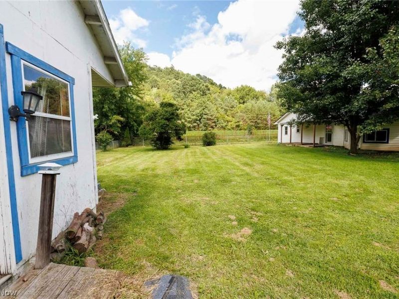 1843 SE Brightwood Road, New Philadelphia, OH 44663 Photo 2