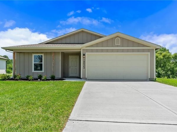 20333 W 195th Street, Spring Hill, KS 66083