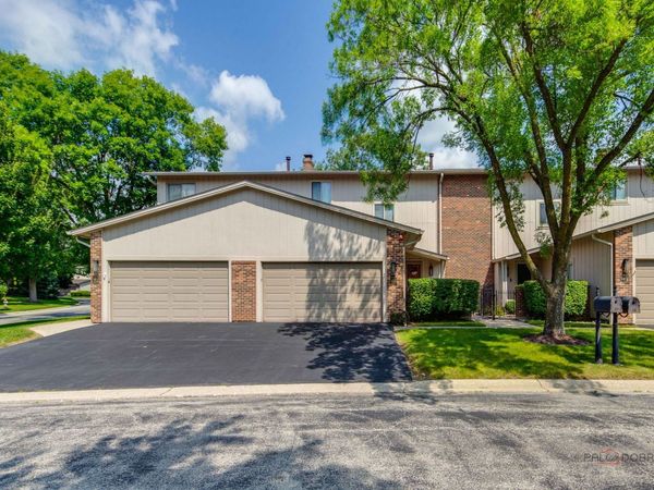 19W182 Ginny Lane , Unit 182, Oak Brook, IL 60523