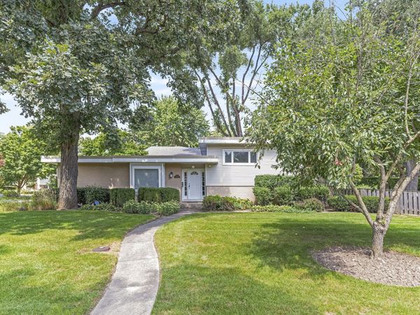 2843 Twin Oaks Drive , Highland Park, IL 60035