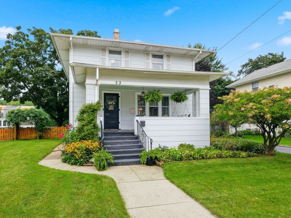 33 Center Street , Algonquin, IL 60102