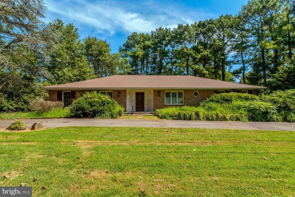 923 Harriman Street, Great Falls, VA 22066 Main Photo