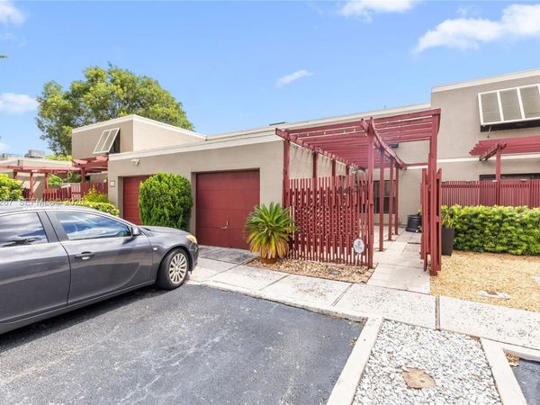 1231 W Fairway Rd , Pembroke Pines, FL 33026
