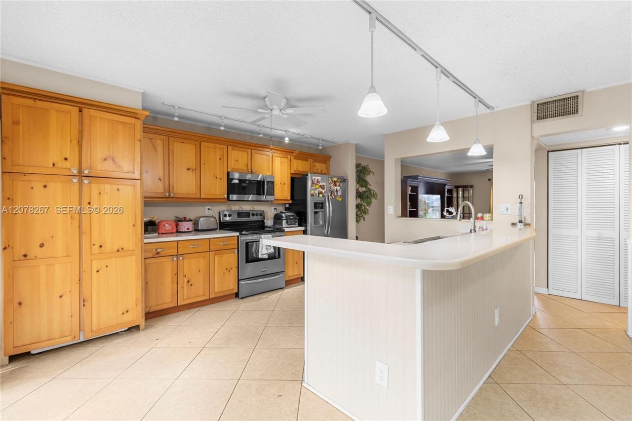 1231 W Fairway Rd, Pembroke Pines, FL 33026 Photo