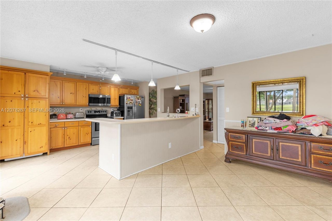 1231 W Fairway Rd, Pembroke Pines, FL 33026 Photo