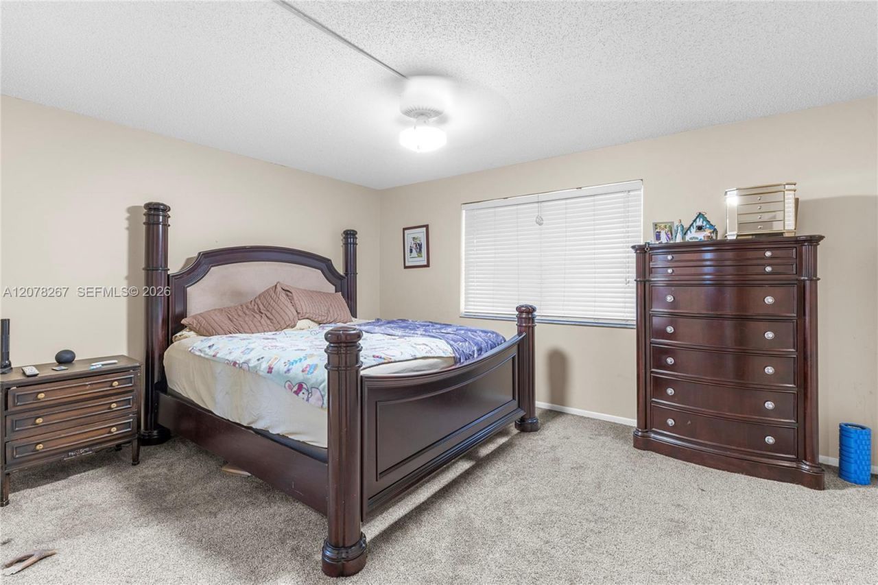 1231 W Fairway Rd, Pembroke Pines, FL 33026 Photo
