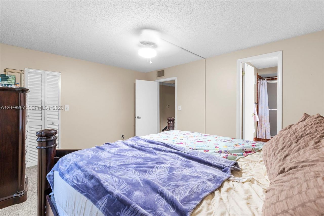 1231 W Fairway Rd, Pembroke Pines, FL 33026 Photo