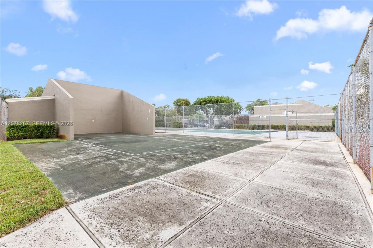 1231 W Fairway Rd, Pembroke Pines, FL 33026 Photo