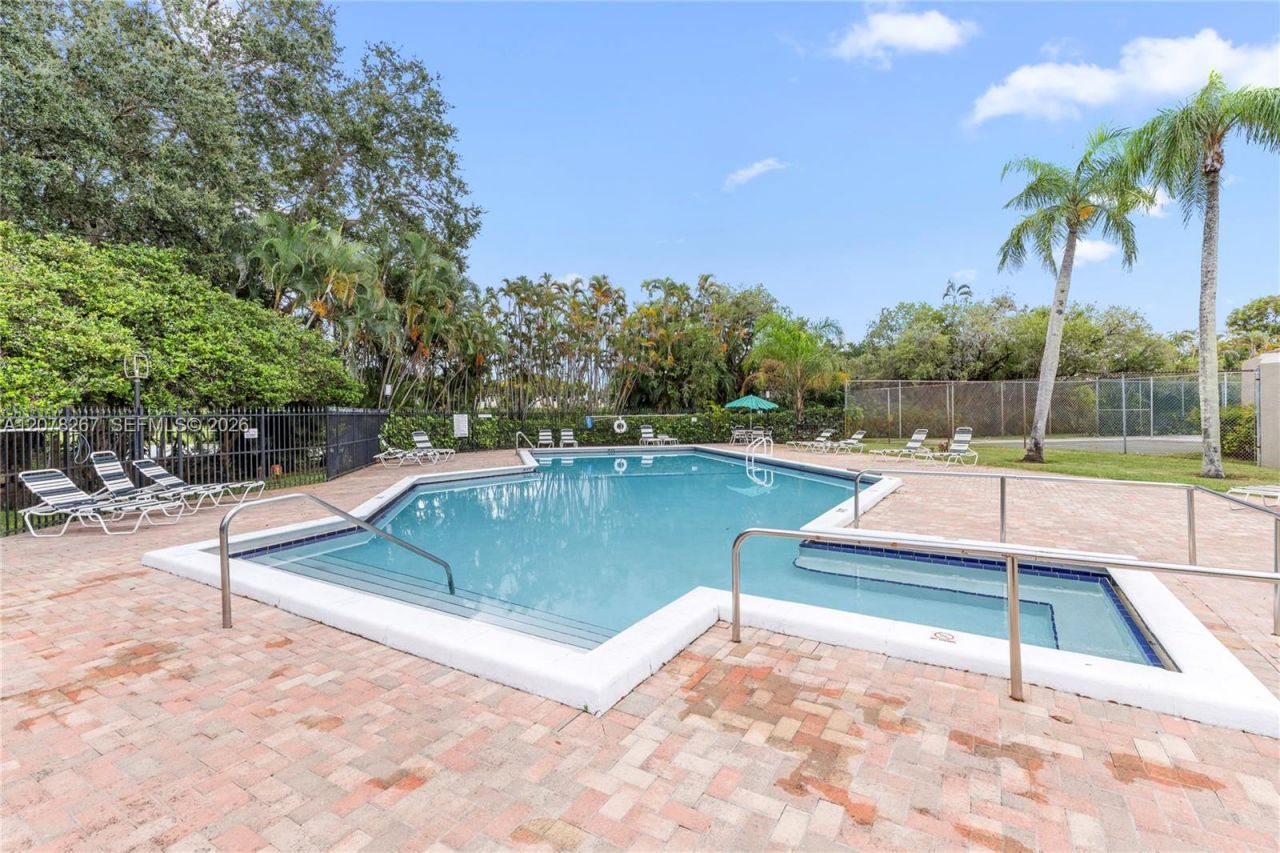 1231 W Fairway Rd, Pembroke Pines, FL 33026 Photo
