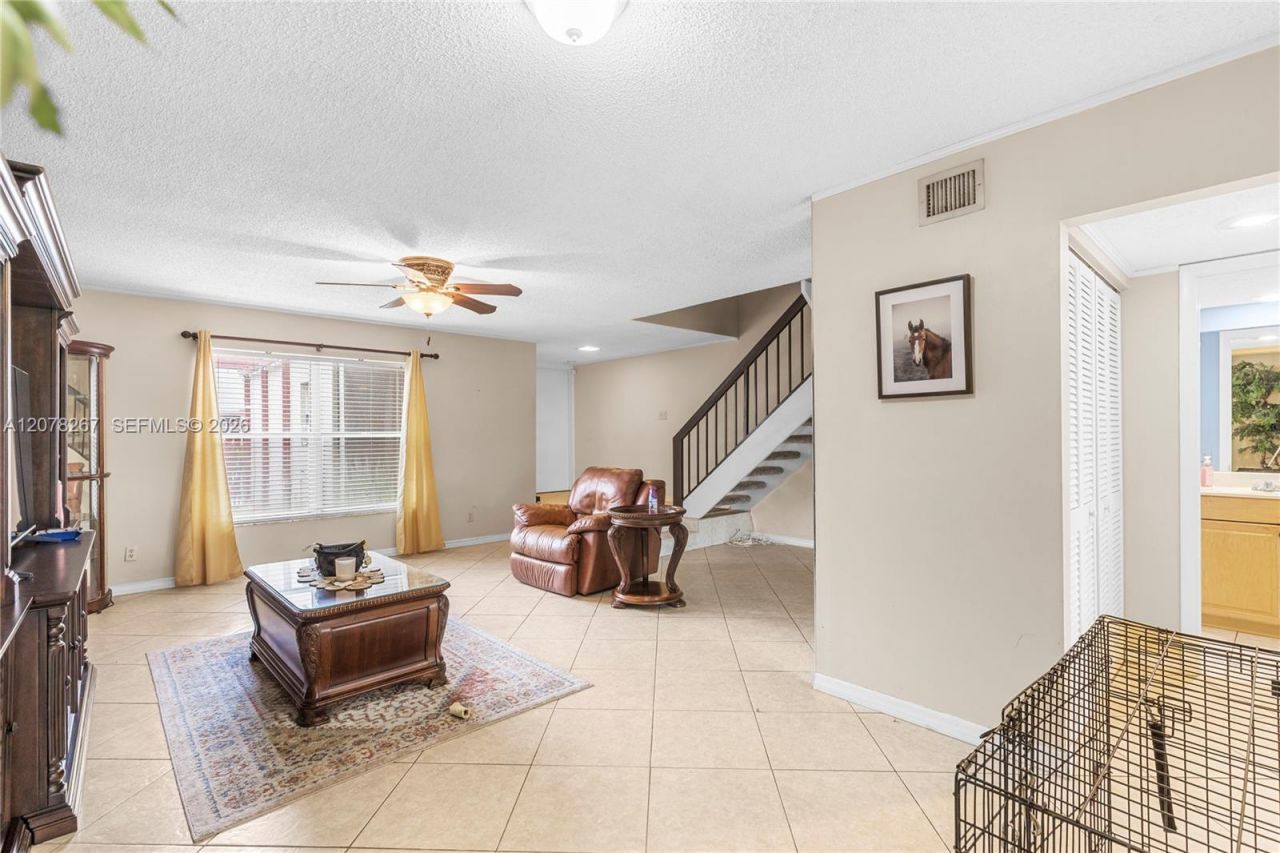 1231 W Fairway Rd, Pembroke Pines, FL 33026 Photo