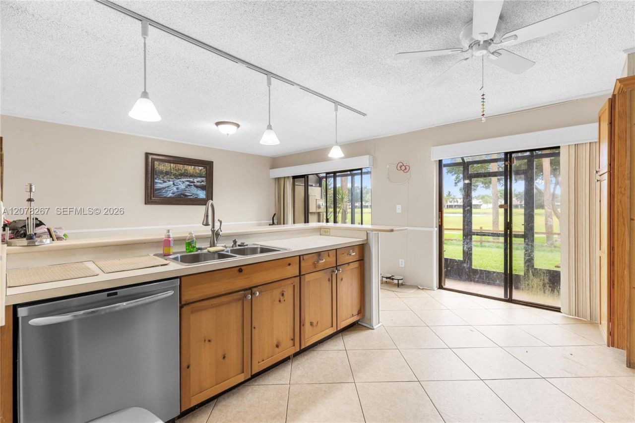 1231 W Fairway Rd, Pembroke Pines, FL 33026 Photo