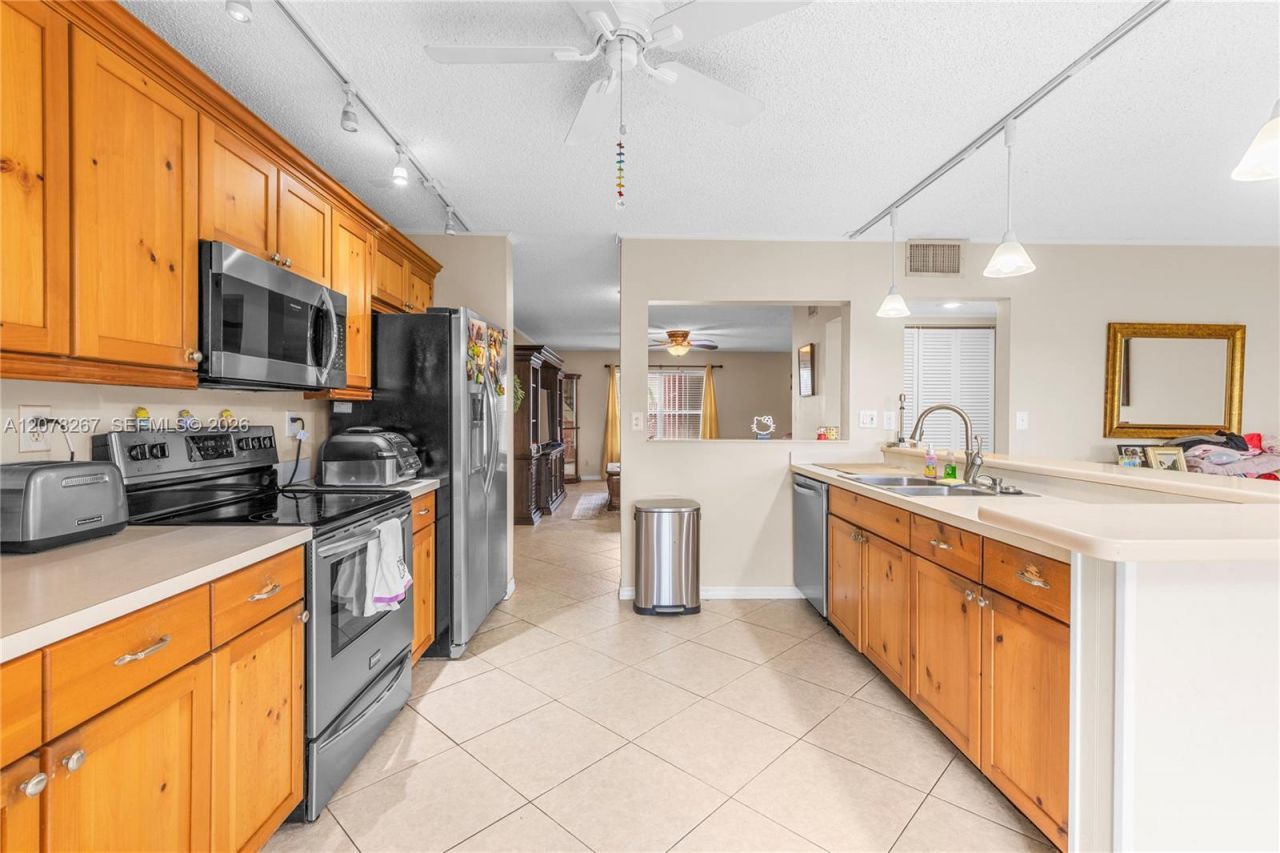 1231 W Fairway Rd, Pembroke Pines, FL 33026 Photo