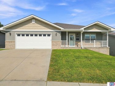 2729 NW Columbine Drive, Lincoln, NE 68524