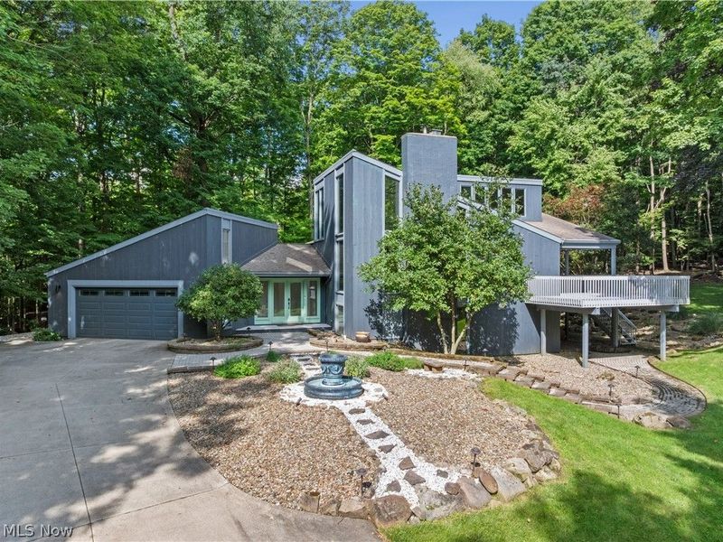 1049 N Medina Line Road, Akron, OH 44333 Photo 3