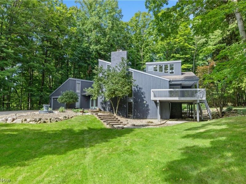 1049 N Medina Line Road, Akron, OH 44333 Photo 4