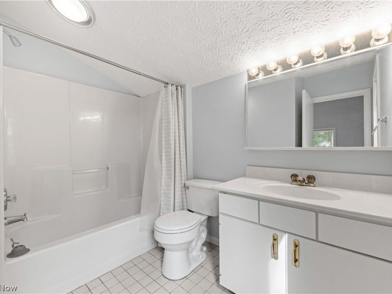 1049 N Medina Line Road, Akron, OH 44333 Photo 44