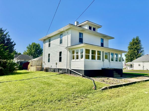 608 W Main Street , Aledo, IL 61231