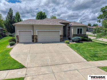 6205 Thompson Creek Boulevard, Lincoln, NE 68516