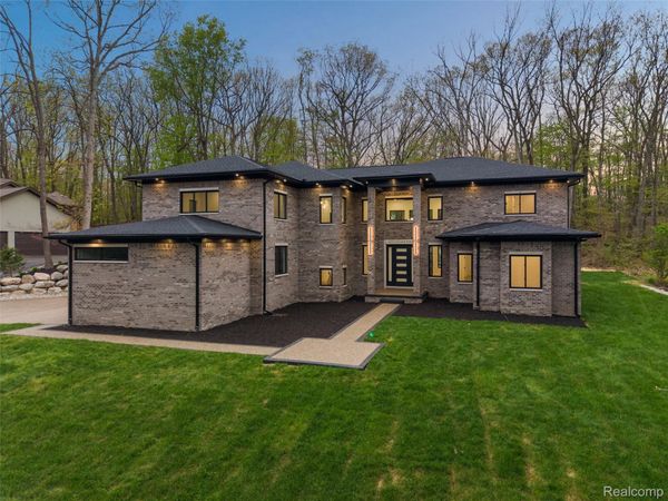 6675 College Park Drive , Springfield Township, Mi 48346