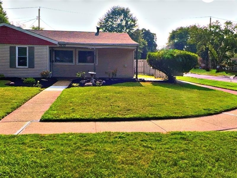 307 Rowan Drive, Berea, OH 44017 Photo 1