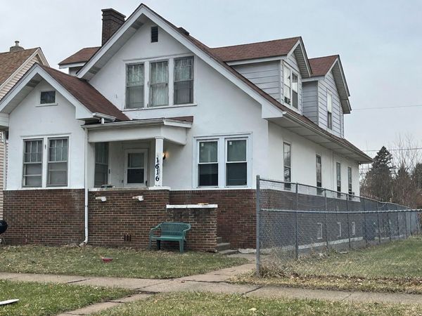 1616 Victoria Avenue , North Chicago, IL 60064