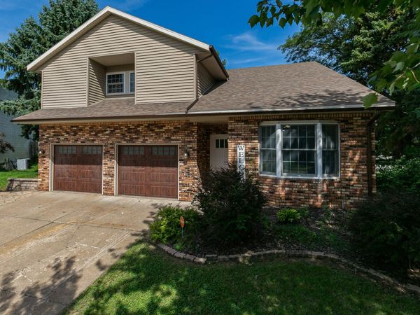 1122 W 59th Street , Davenport, IA 52806