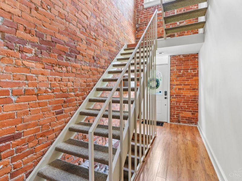 927 Paradrome Street, Unit 3, Cincinnati, OH 45202 Photo 7