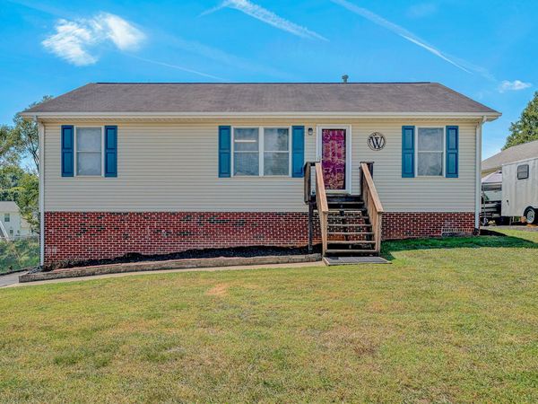 905 Stokes DR, Roanoke, VA 24019