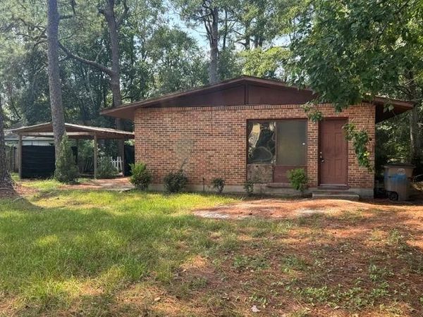 1556 E Fleetwood Drive E, Mobile, AL 36605