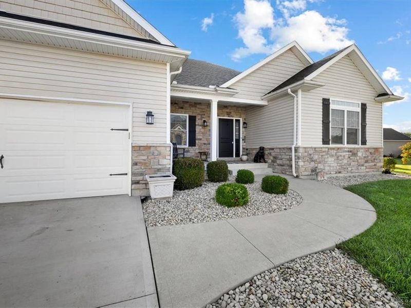 1005 Haverhill Drive, Troy, OH 45373 Photo 2