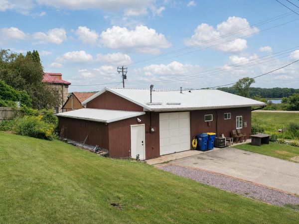 200 Swan STREET, Genoa, WI 54632
