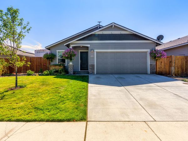 2466 SW Metolius Avenue, Redmond, OR 97756
