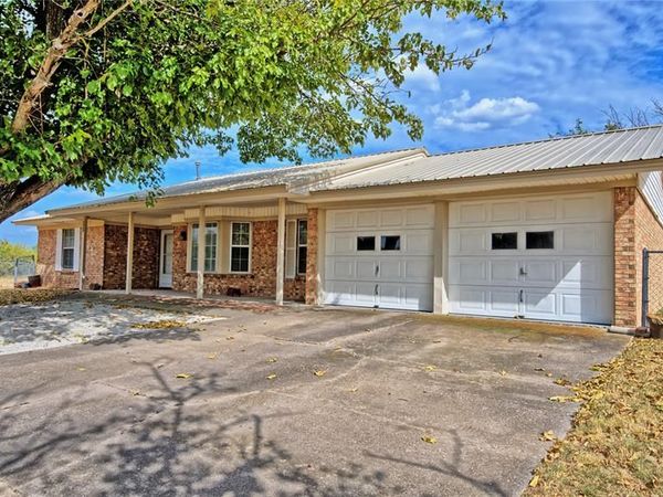 437 Jakes Road , Bowie, TX 76230