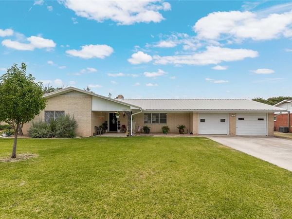 1607 Earl Street , Goldthwaite, TX 76844