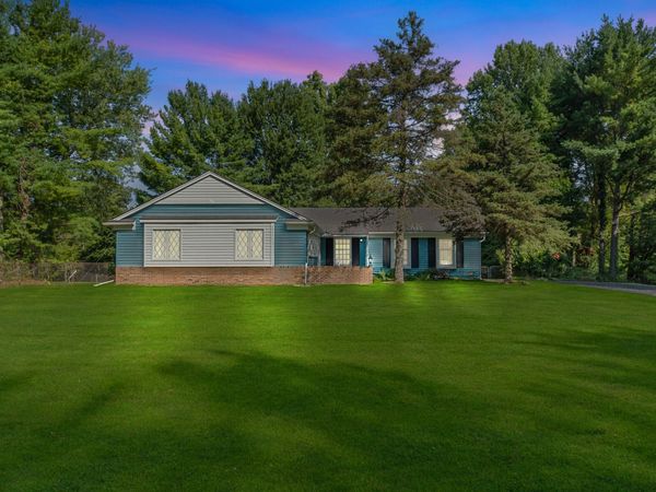6607 Fleming Creek Drive, Ypsilanti, MI 48198