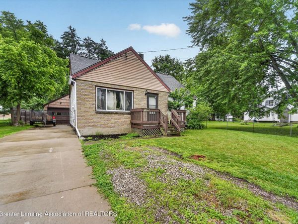 2212 Auburn Avenue, Holt, MI 48842