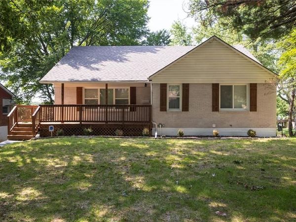 319 E Bellevista Drive, Independence, MO 64055