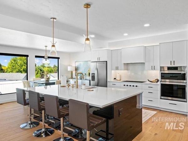 3707 S Edgeview Dr, Nampa, ID 83686