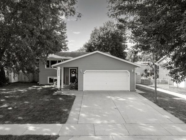 2000 23 1/2 Street SE, Rochester, MN 55904