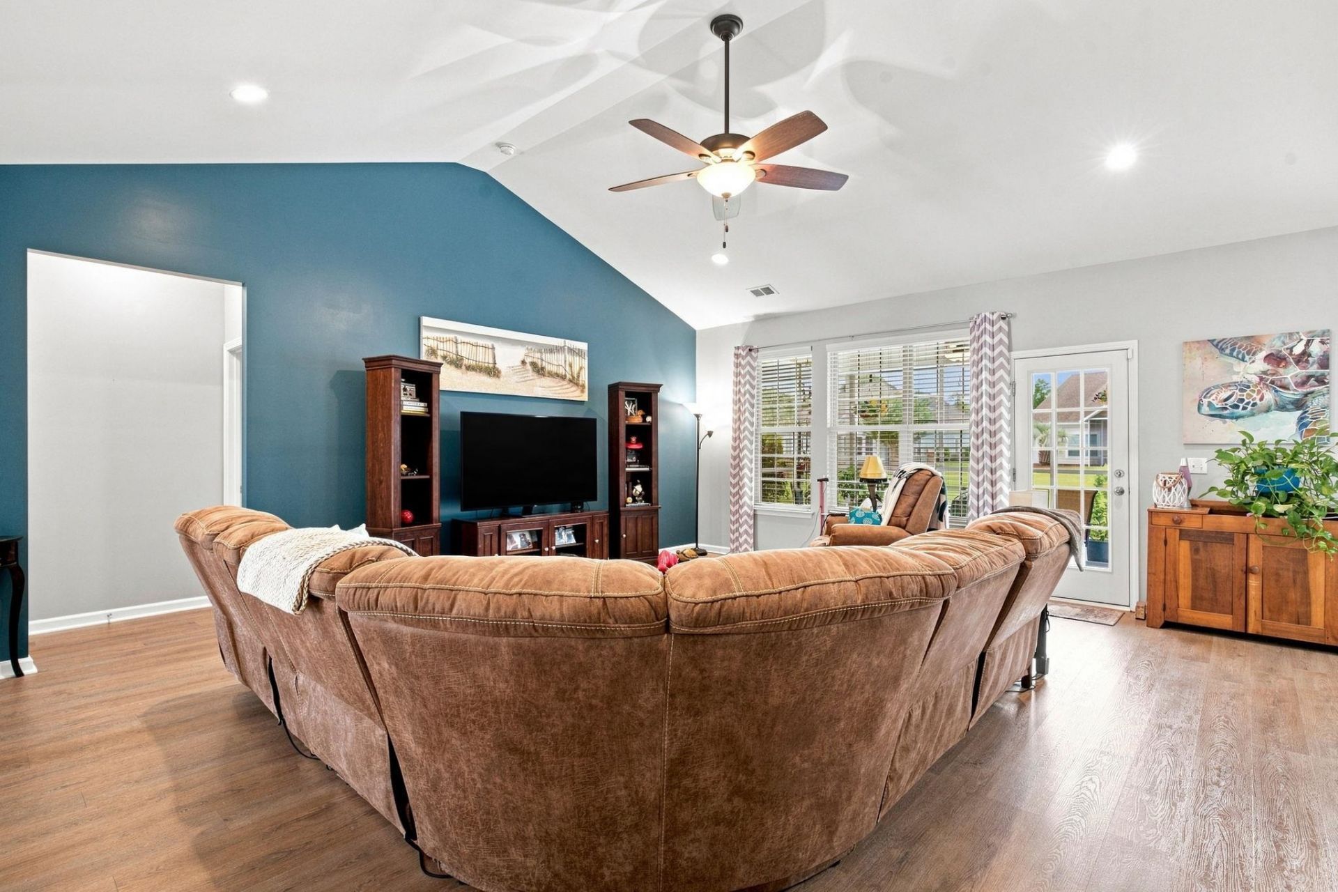 437 Coral Harbor Dr. Photo 34