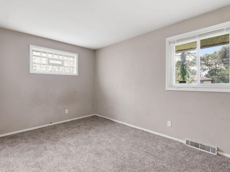 1497 Selkirk Road , Columbus, OH 43227 Photo 10