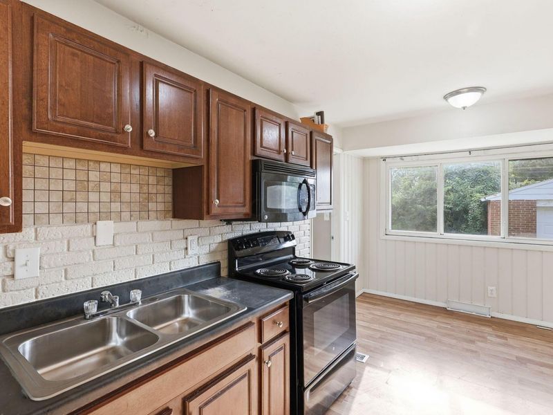 1497 Selkirk Road , Columbus, OH 43227 Photo 19