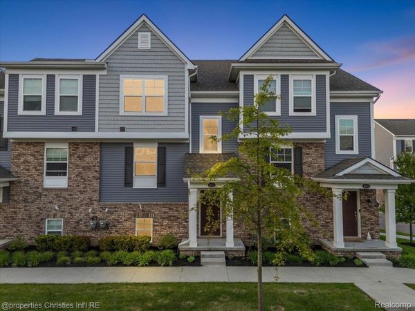 4953 Treeside Lane , Troy, Mi 48098